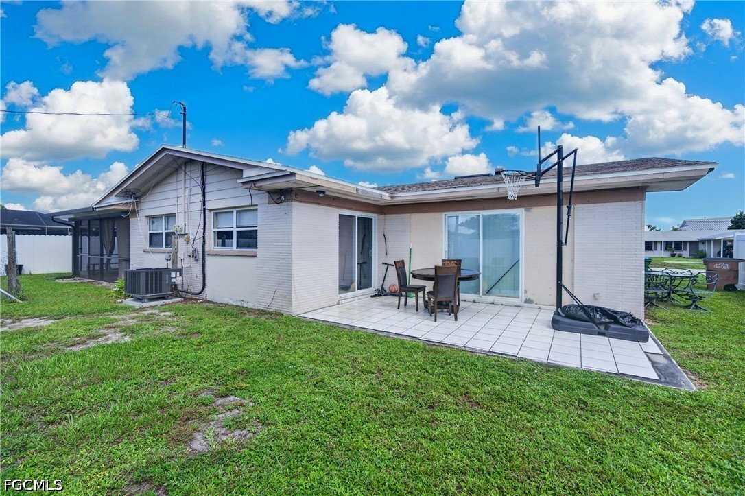4 Bed Duplex for Sale in Cape Coral, photo 32
