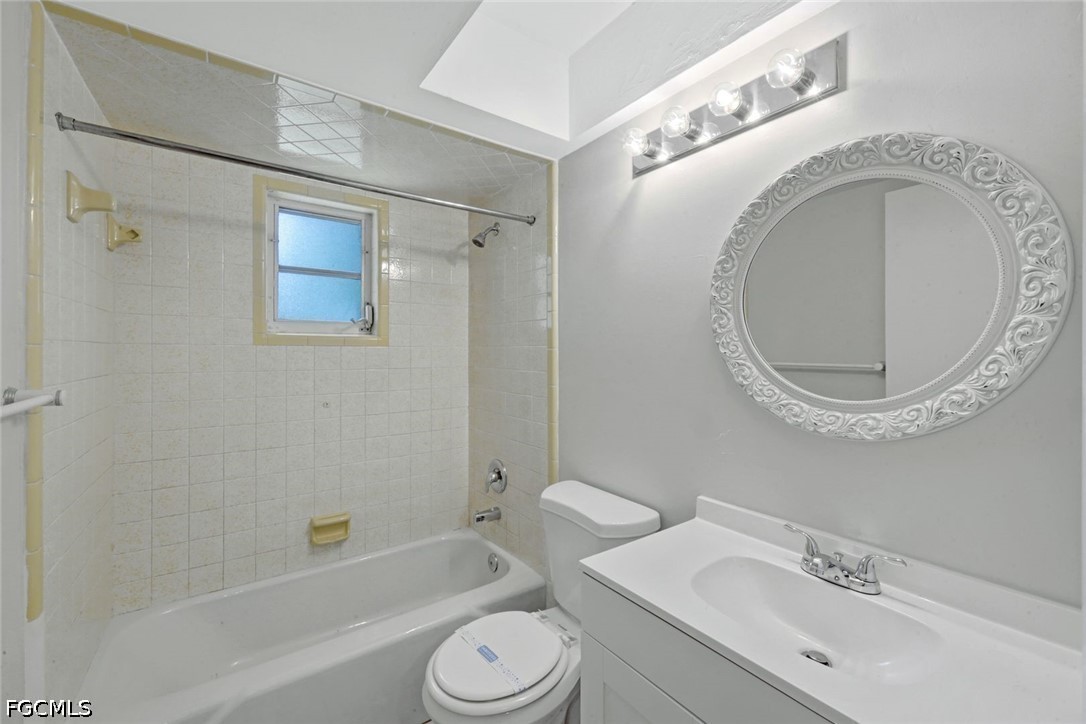 3 Bed SingleFamilyResidence for Sale in Cape Coral, photo 32