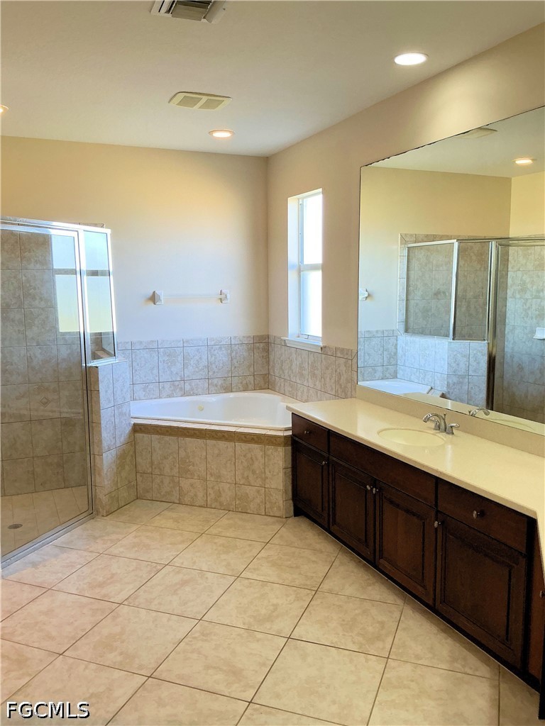 4 Bed SingleFamilyResidence for Sale in Cape Coral, photo 32