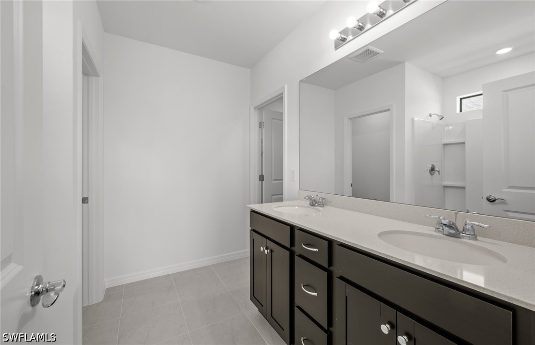 4 Bed SingleFamilyResidence for Sale in Whispering Lakes, photo 32