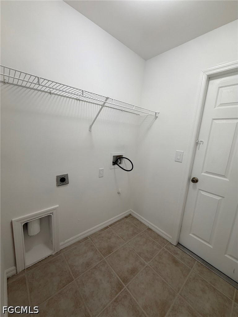 3 Bed SingleFamilyResidence for Sale in Cape Coral, photo 32