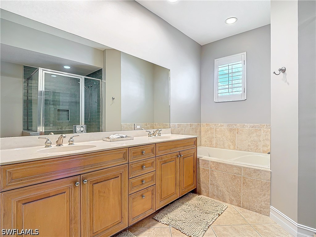 3 Bed Condominium for Sale in Turtle Point, photo 32