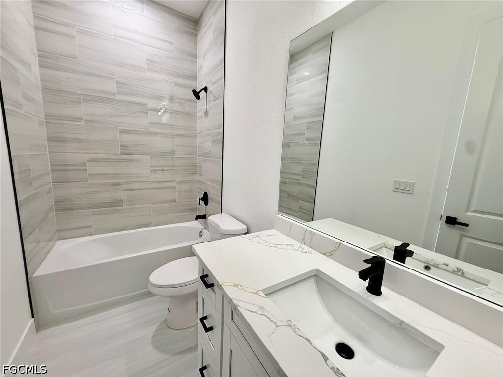 4 Bed SingleFamilyResidence for Sale in Lehigh Acres, photo 33