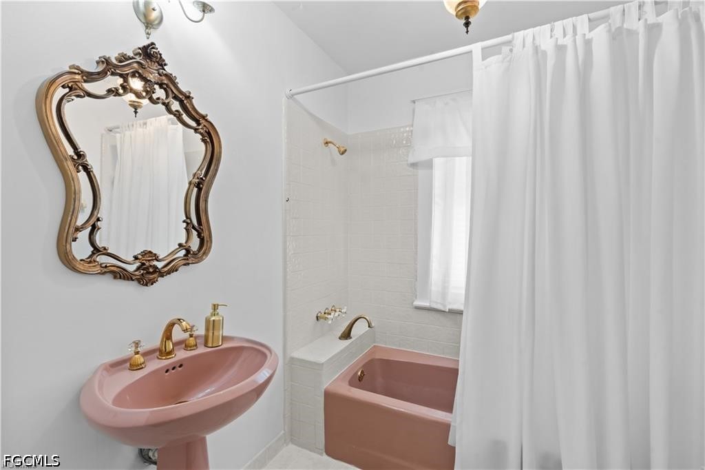 5 Bed Pool Home for Sale in Riverside, photo 33