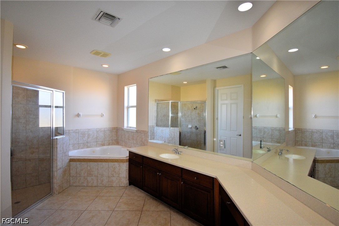 4 Bed SingleFamilyResidence for Sale in Cape Coral, photo 33