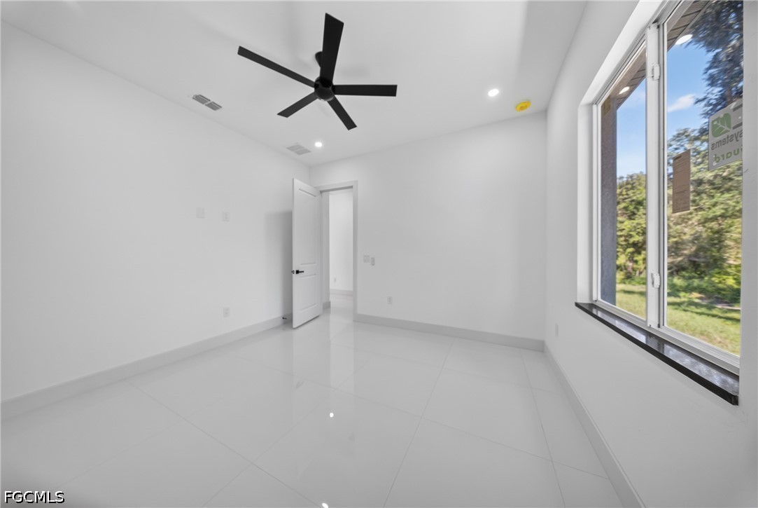 4 Bed SingleFamilyResidence for Sale in Lehigh Acres, photo 33