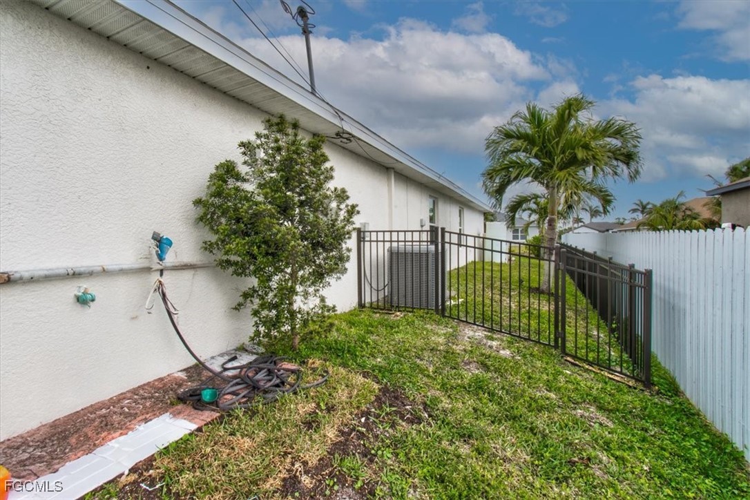 3 Bed SingleFamilyResidence for Sale in Cape Coral, photo 34