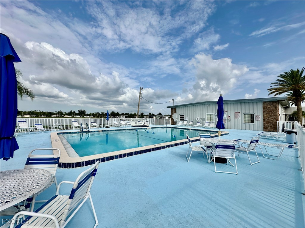 2 Bed ManufacturedHome for Sale in North Fort Myers, photo 34