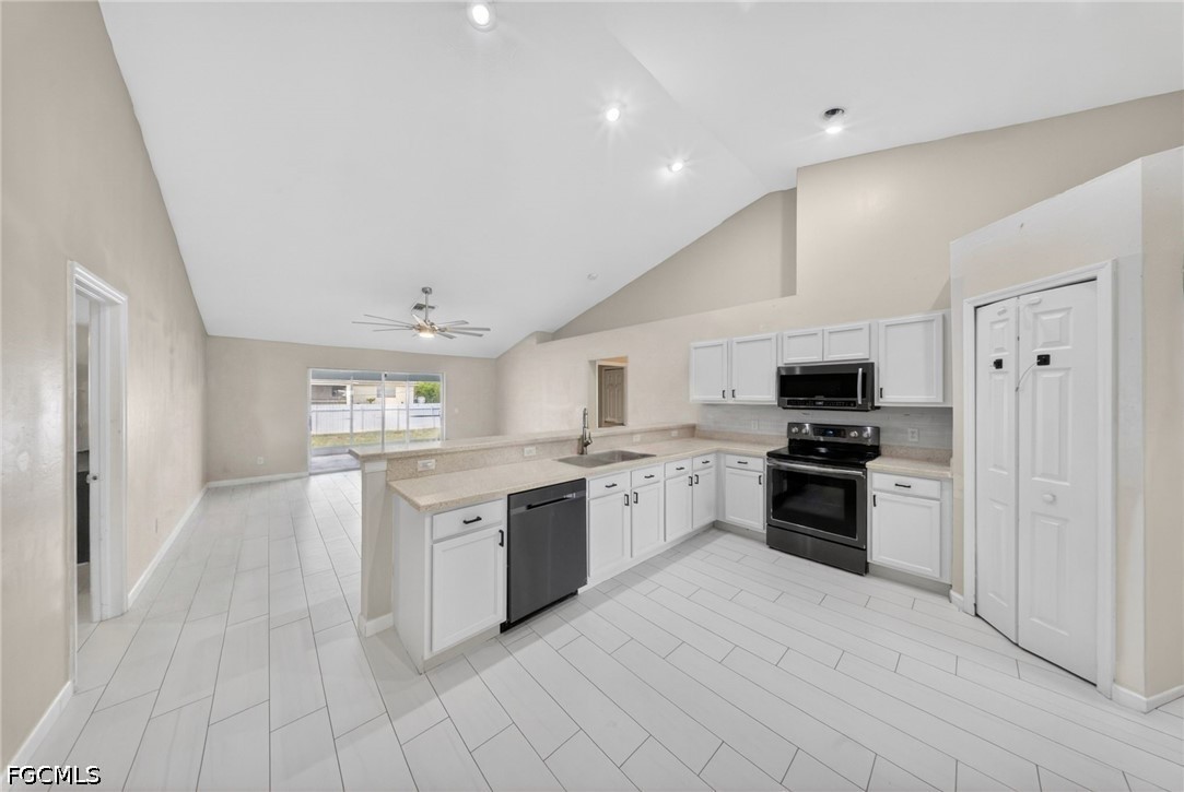 3 Bed SingleFamilyResidence for Sale in Cape Coral, photo 34