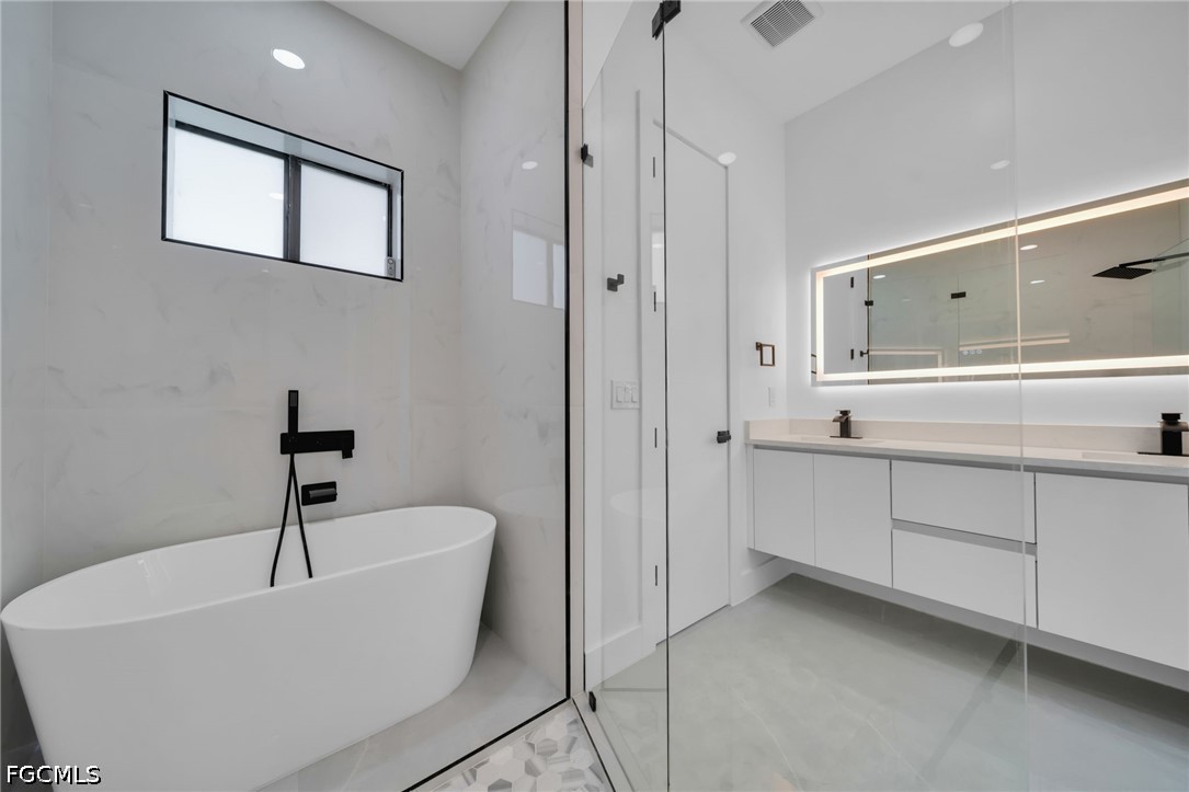 3 Bed Pool Home for Sale in Cape Coral, photo 34