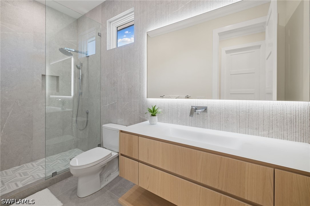 5 Bed Pool Home for Sale in Moorings, photo 34