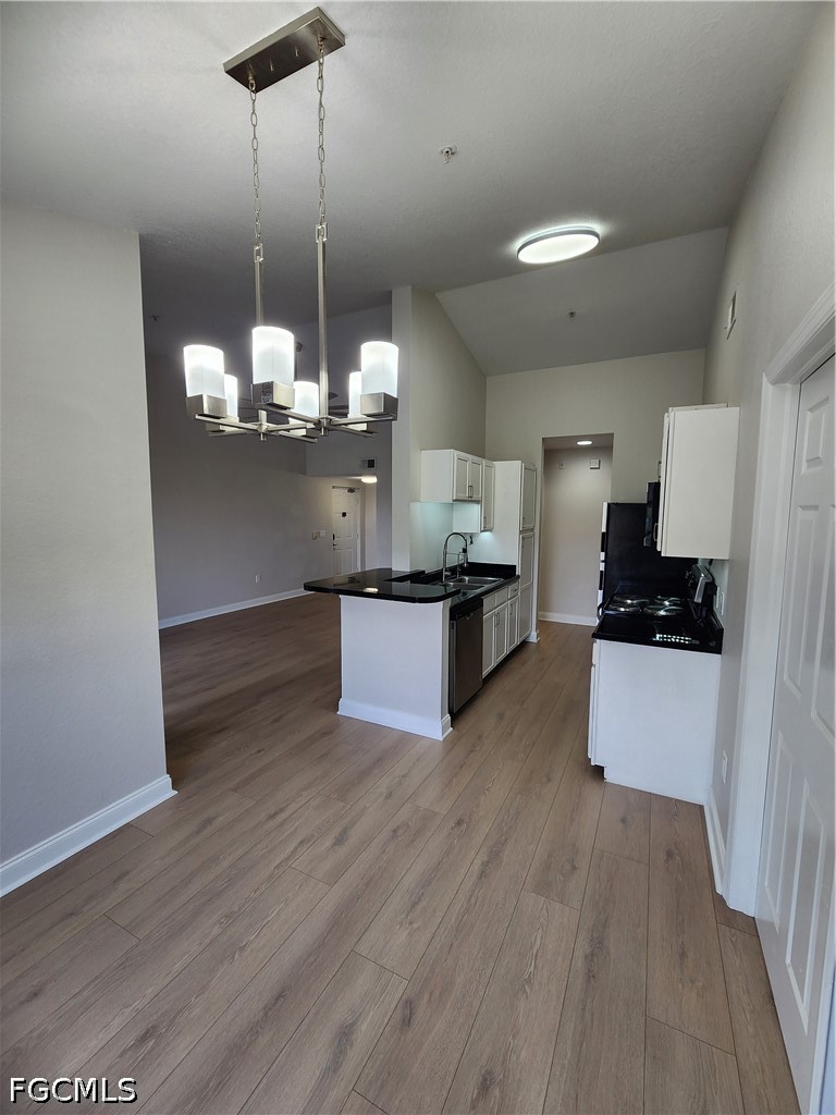 2 Bed Waterfront Home for Sale in Naples, photo 34