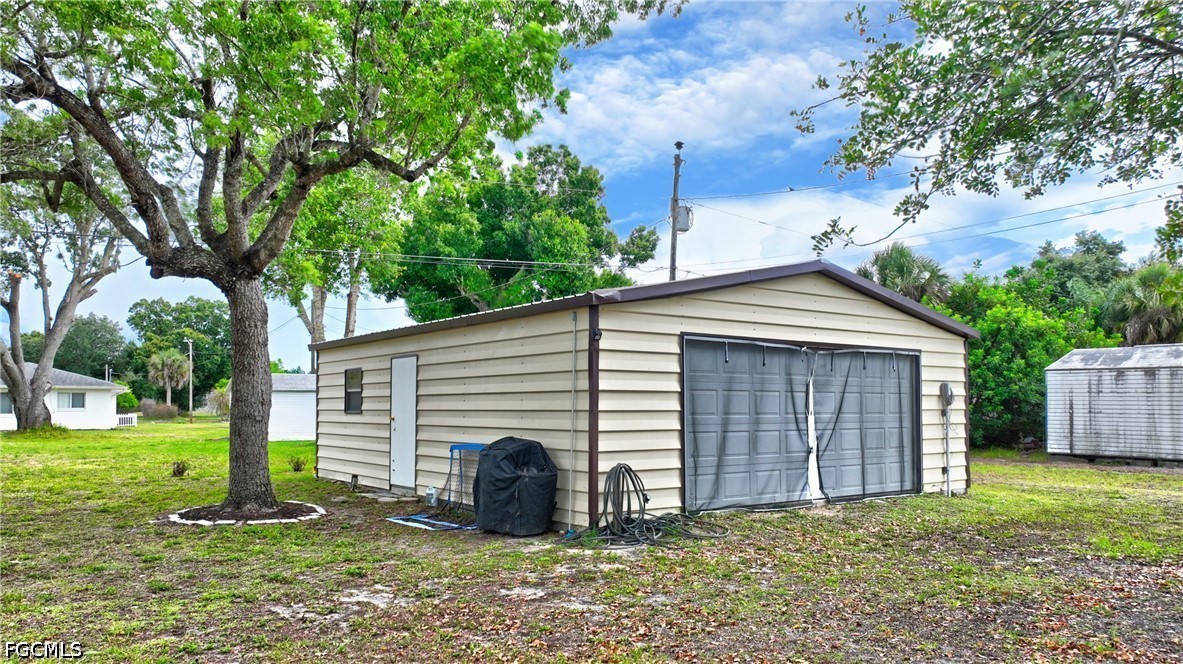 4 Bed SingleFamilyResidence for Sale in Lehigh Acres, photo 35