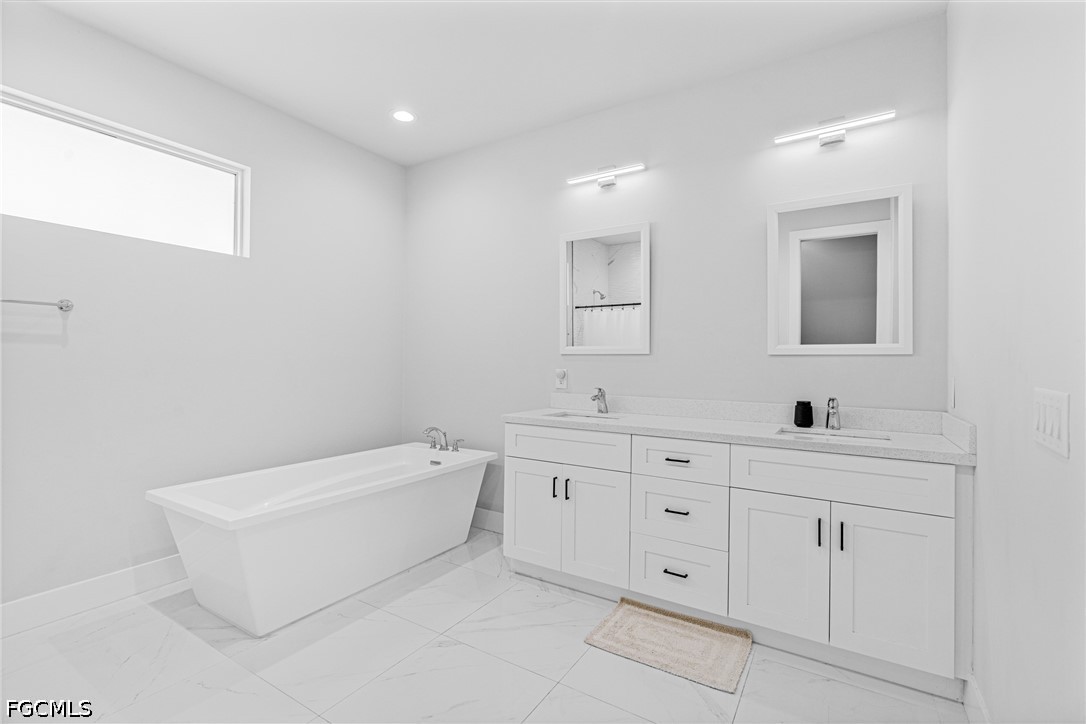 3 Bed SingleFamilyResidence for Sale in Cape Coral, photo 35