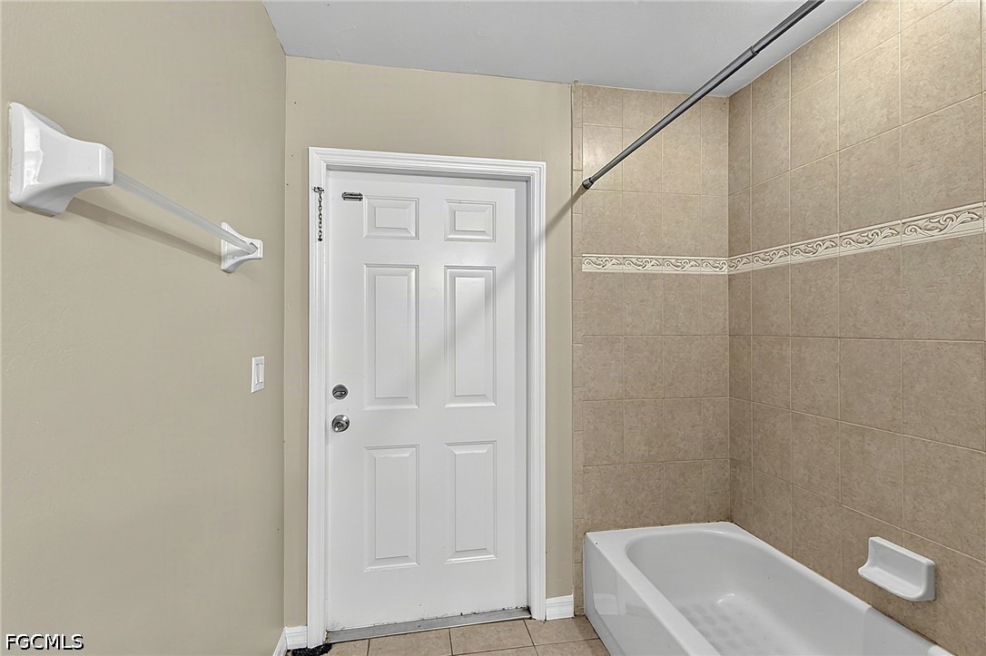 3 Bed SingleFamilyResidence for Sale in Cape Coral, photo 35