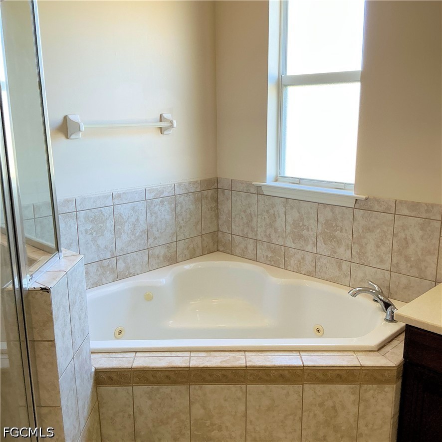 4 Bed SingleFamilyResidence for Sale in Cape Coral, photo 35