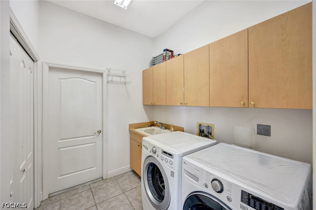 3 Bed Pool Home for Sale in Cape Coral, photo 35