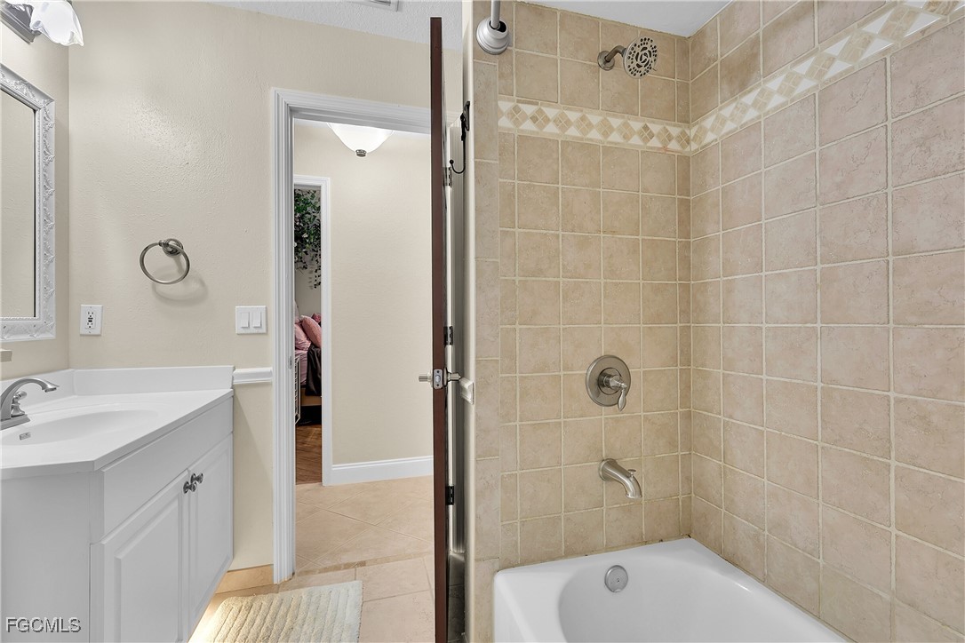 3 Bed SingleFamilyResidence for Sale in Cape Coral, photo 36