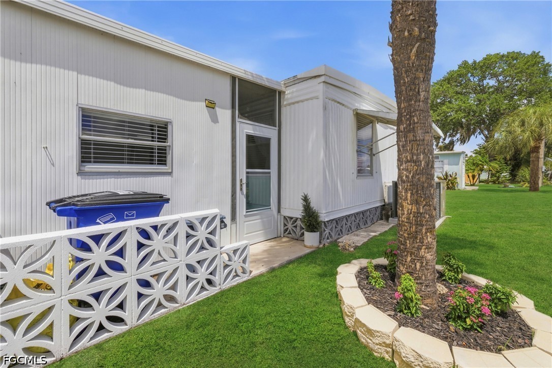 2 Bed ManufacturedHome for Sale in North Fort Myers, photo 36