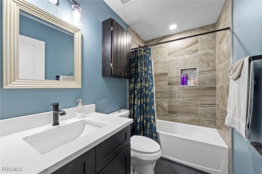 3 Bed SingleFamilyResidence for Sale in Lehigh Acres, photo 37