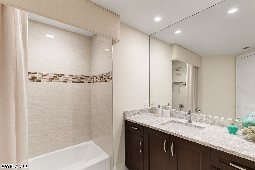 3 Bed Condominium for Sale in Aqua, photo 37