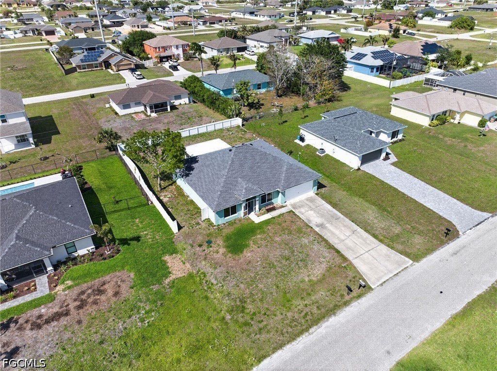 3 Bed SingleFamilyResidence for Sale in Cape Coral, photo 37