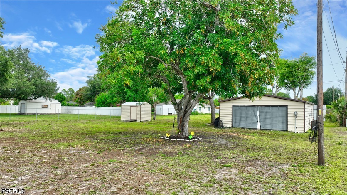 4 Bed SingleFamilyResidence for Sale in Lehigh Acres, photo 37