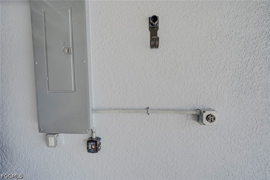 4 Bed SingleFamilyResidence for Sale in Lehigh Acres, photo 37