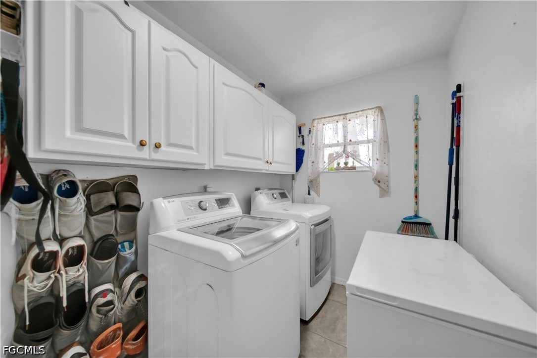 3 Bed Pool Home for Sale in Cape Coral, photo 37