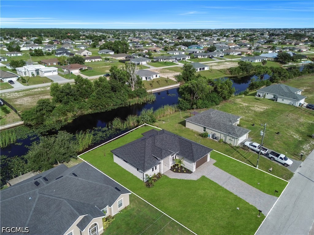 3 Bed Waterfront Home for Sale in Cape Coral, photo 37