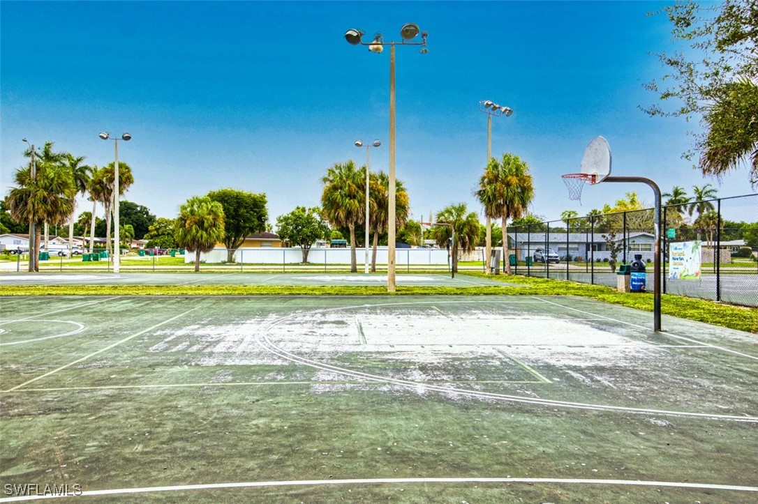 2 Bed Attached for Sale in Naples, photo 38