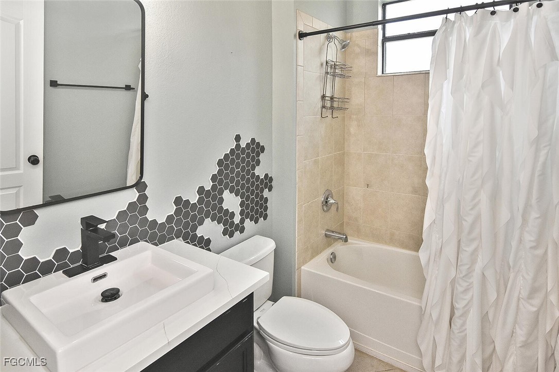 5 Bed Pool Home for Sale in Promenade West, photo 38