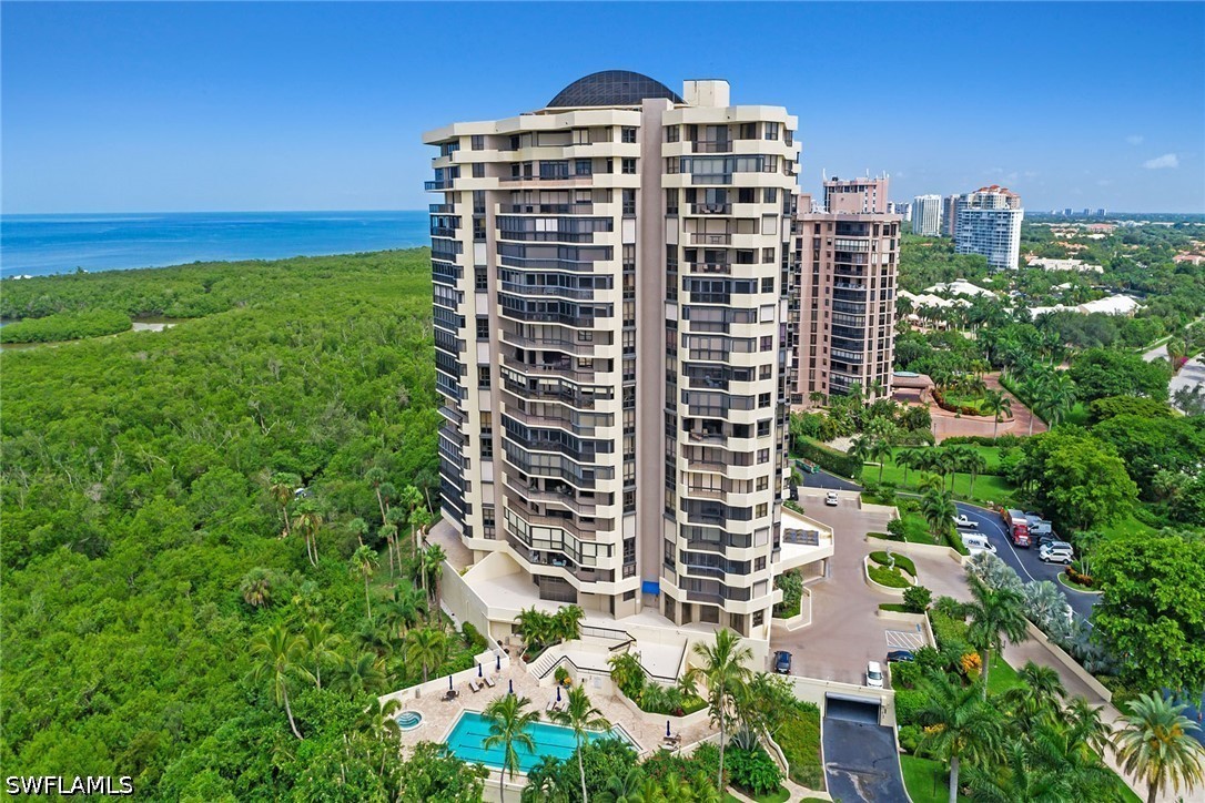 3 Bed Condominium for Sale in Grosvenor, photo 38