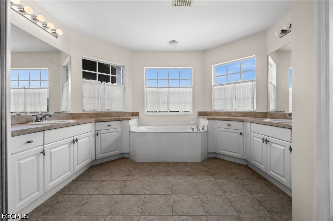 4 Bed Pool Home for Sale in Cape Coral, photo 38