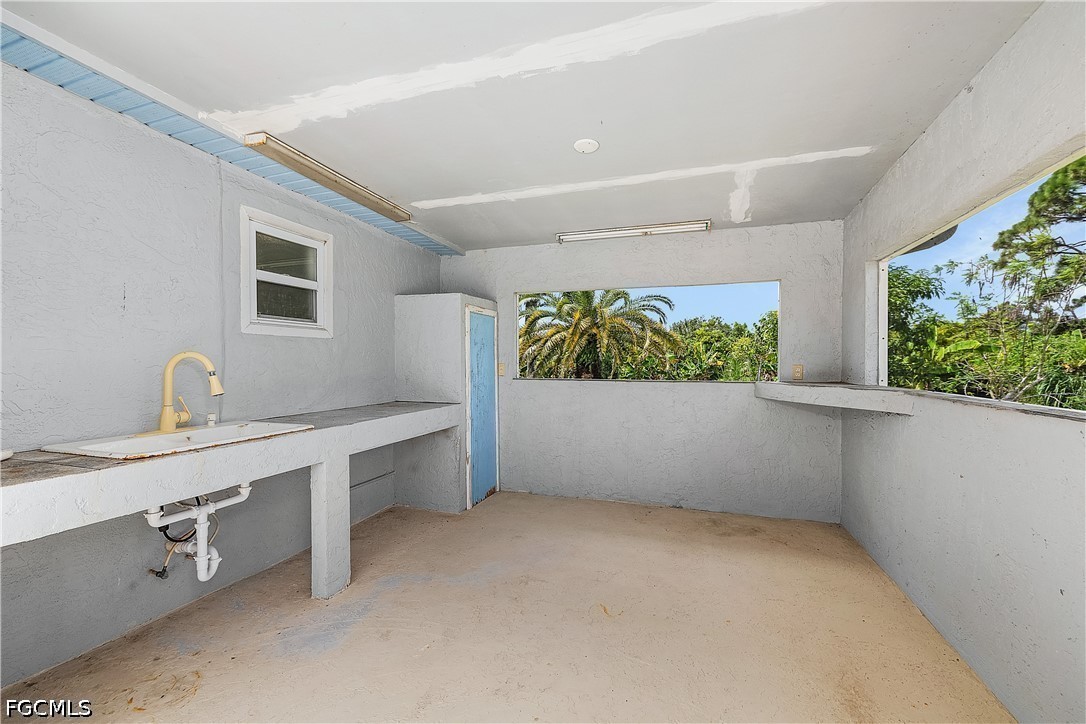 3 Bed SingleFamilyResidence for Sale in Acreage, photo 38