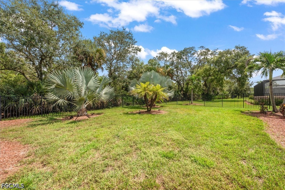 3 Bed Pool Home for Sale in Country Club, photo 38