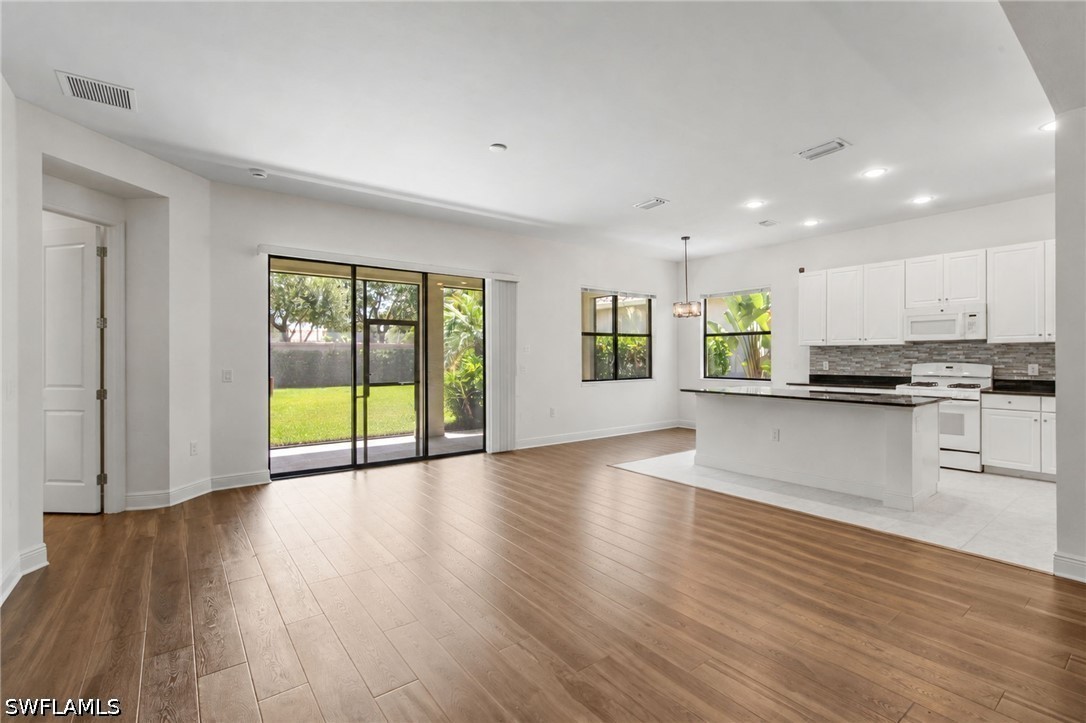 3 Bed SingleFamilyResidence for Sale in Estero, photo 38