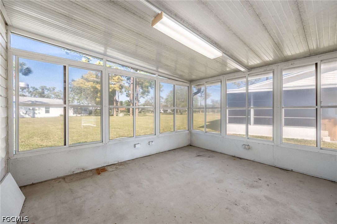 2 Bed Attached for Sale in Pinewood Condominium, photo 38