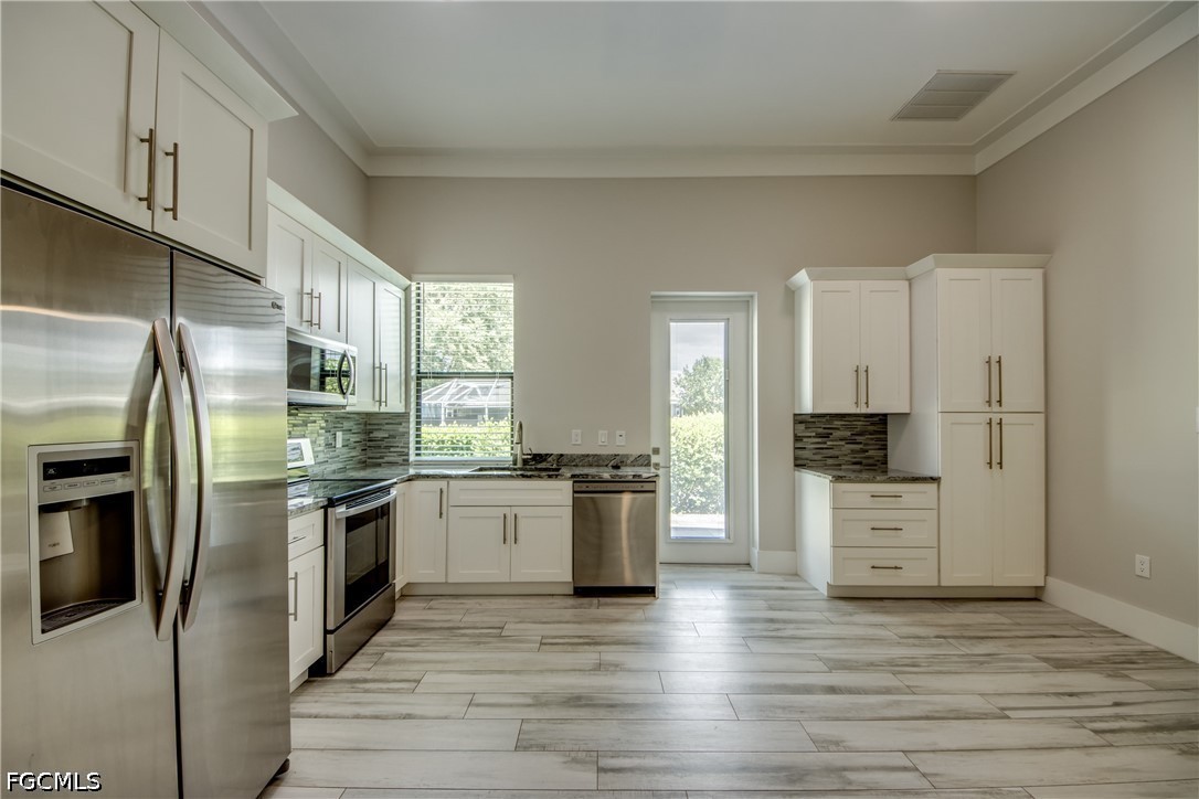 6 Bed Pool Home for Sale in Cape Coral, photo 38