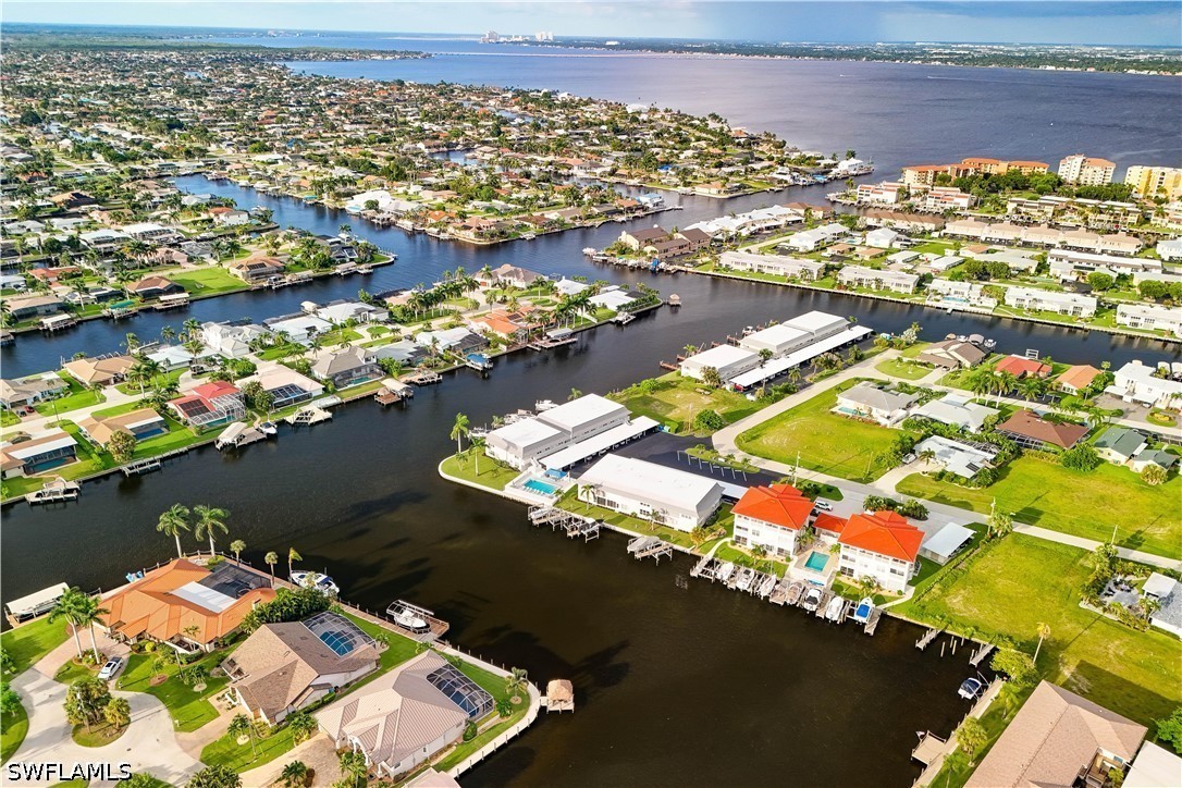 2 Bed Waterfront Home for Sale in Cape Coral, photo 38