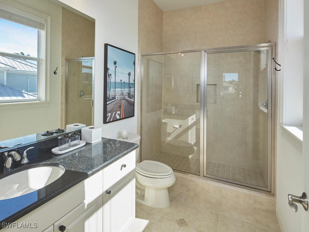 6 Bed Pool Home for Sale in Park Shore, photo 39