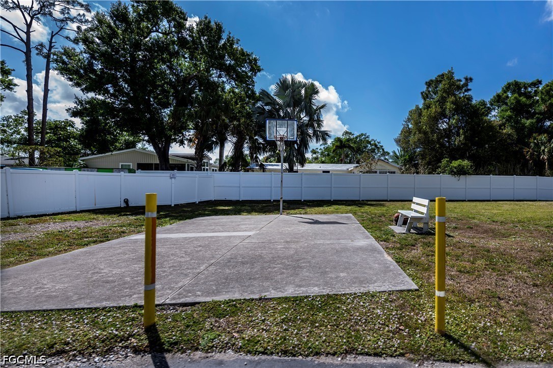2 Bed ManufacturedHome for Sale in North Fort Myers, photo 39