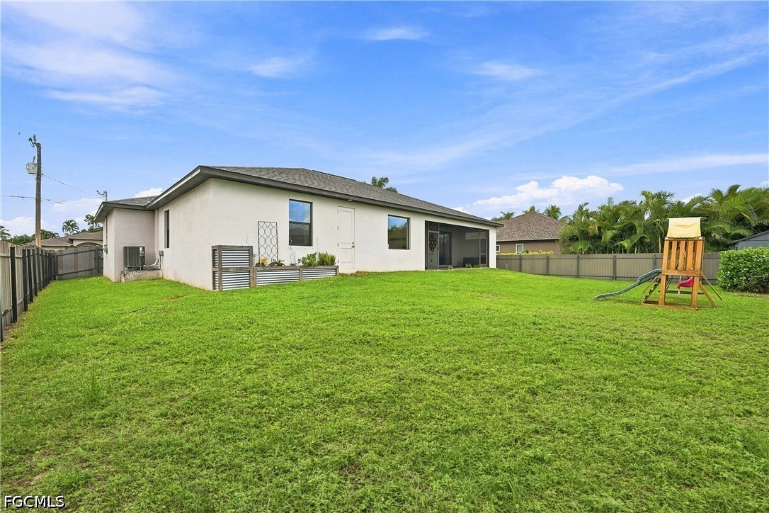 3 Bed SingleFamilyResidence for Sale in Cape Coral, photo 39