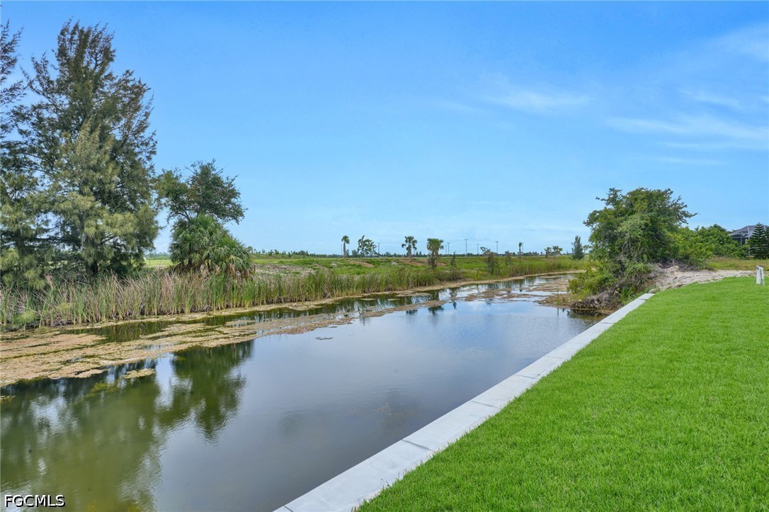 3 Bed Waterfront Home for Sale in Cape Coral, photo 39