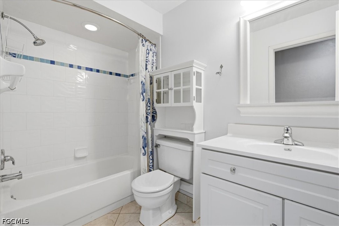 3 Bed Waterfront Home for Sale in Fort Myers, photo 39
