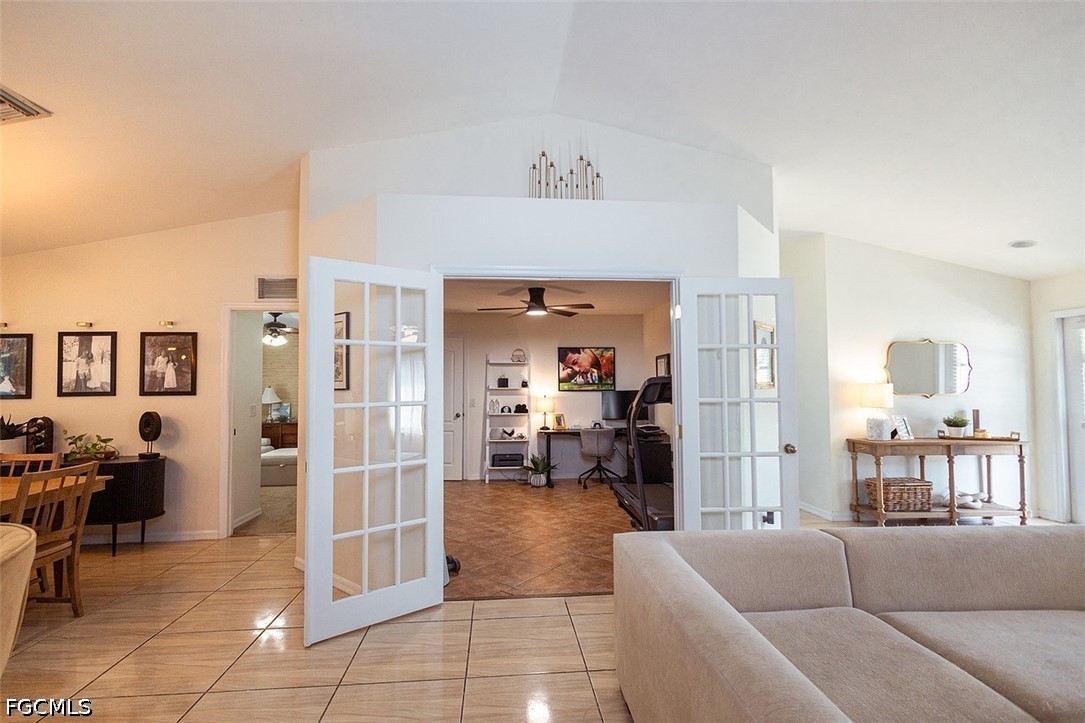 3 Bed SingleFamilyResidence for Sale in Mirror Lakes, photo 39