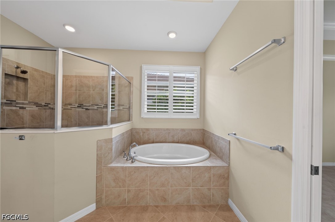 4 Bed SingleFamilyResidence for Sale in Venetian Pointe, photo 39