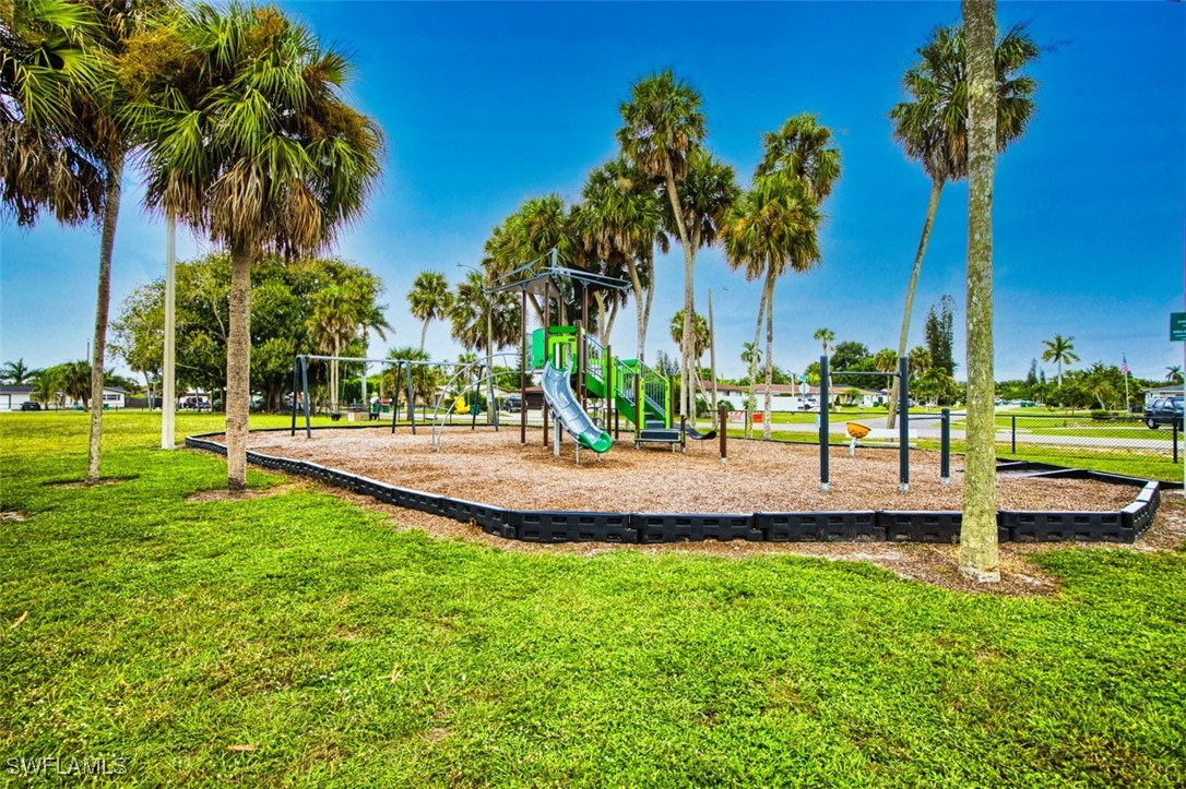 2 Bed Attached for Sale in Naples, photo 40