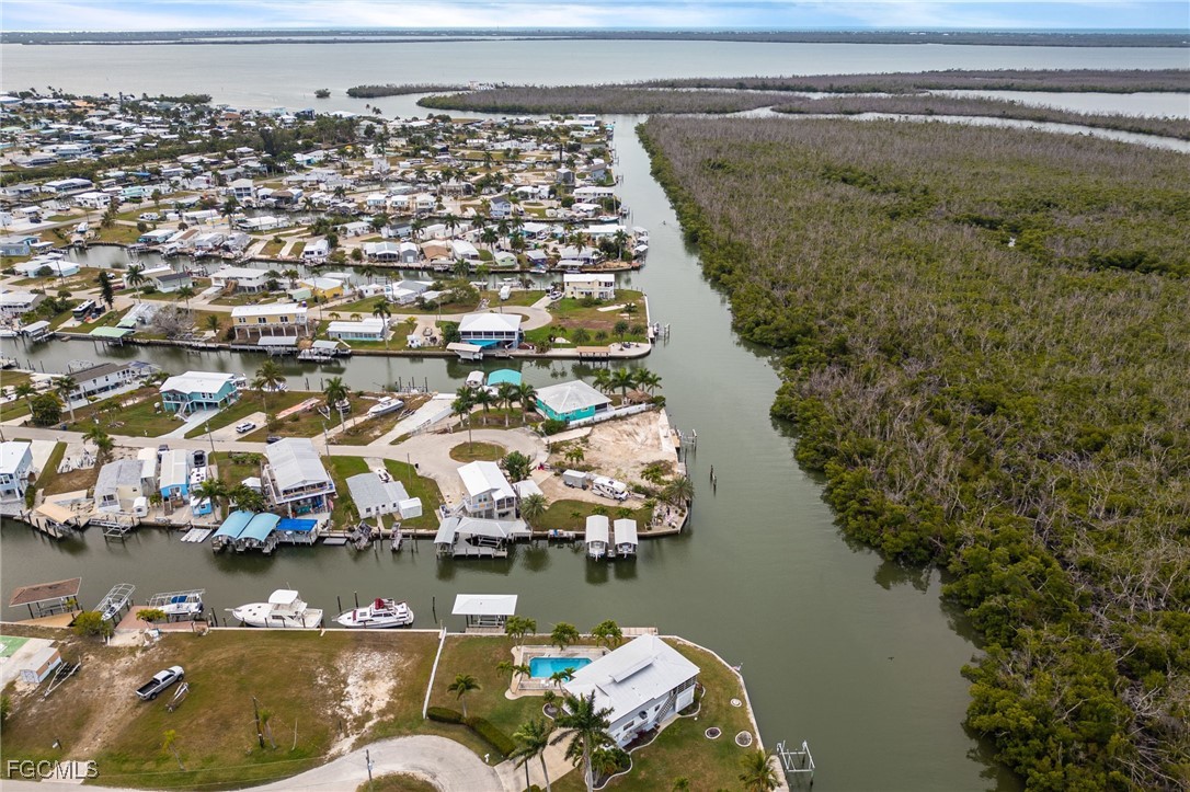 Waterfront Home for Sale in Trailerhaven, photo 40