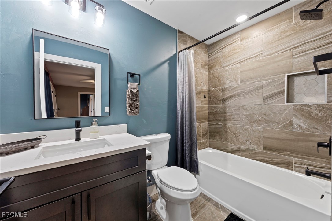 3 Bed SingleFamilyResidence for Sale in Lehigh Acres, photo 40